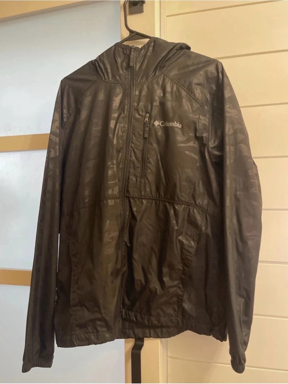 Columbia Men's Charcoal Hooded Lightweight Shell Jacket